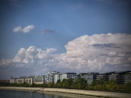 Zivatarfelhő Budapesttől északkeletre