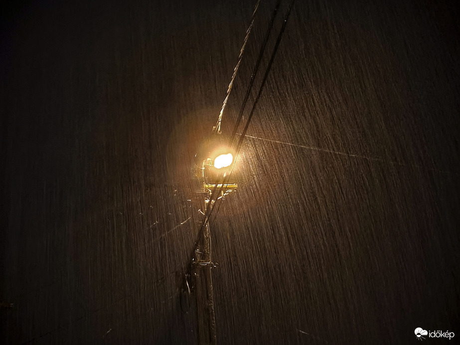 Időnként elég jól rákezd az eső