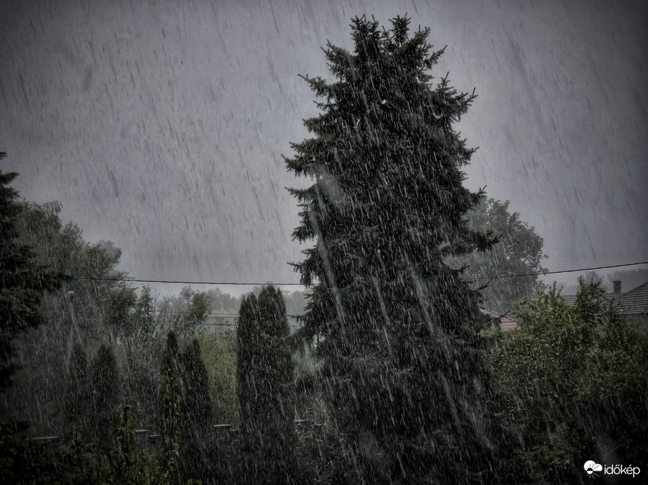 A várva várt égszakadás