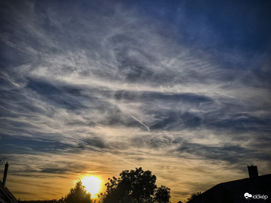 Fátylak érkeztek vasárnap kora estére