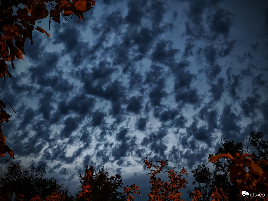 Felhővarázs naplementét követően