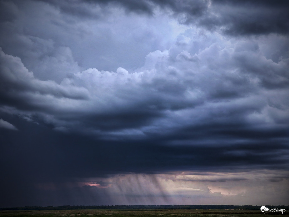 Földet érő záporeső