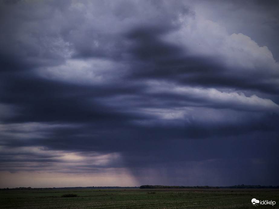 Intenzív zápor naplemente idején