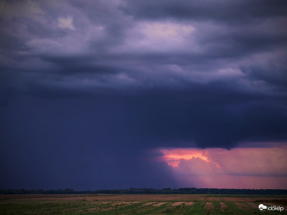 Konvektív szeptember végi naplemente