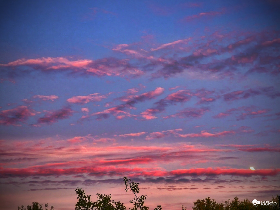 Naplemente által színesre festett sorminta