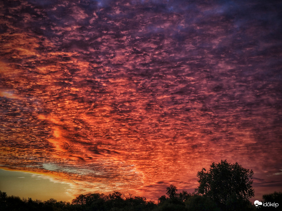 Elképesztő részletgazdagságú alásütős napkelte végén