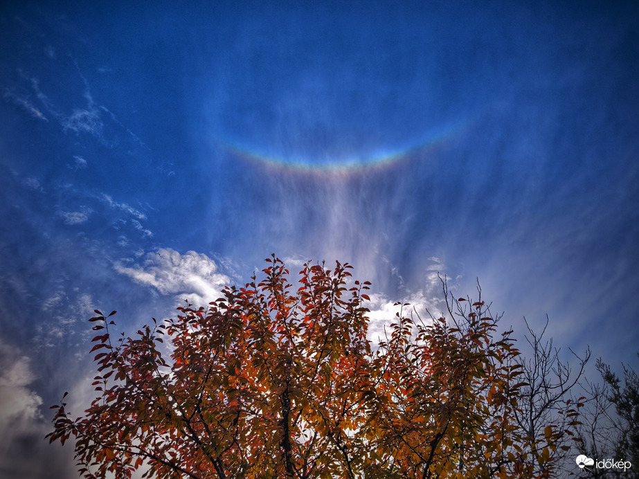 Zenitkörüli ív az októberi levélvarázzsal