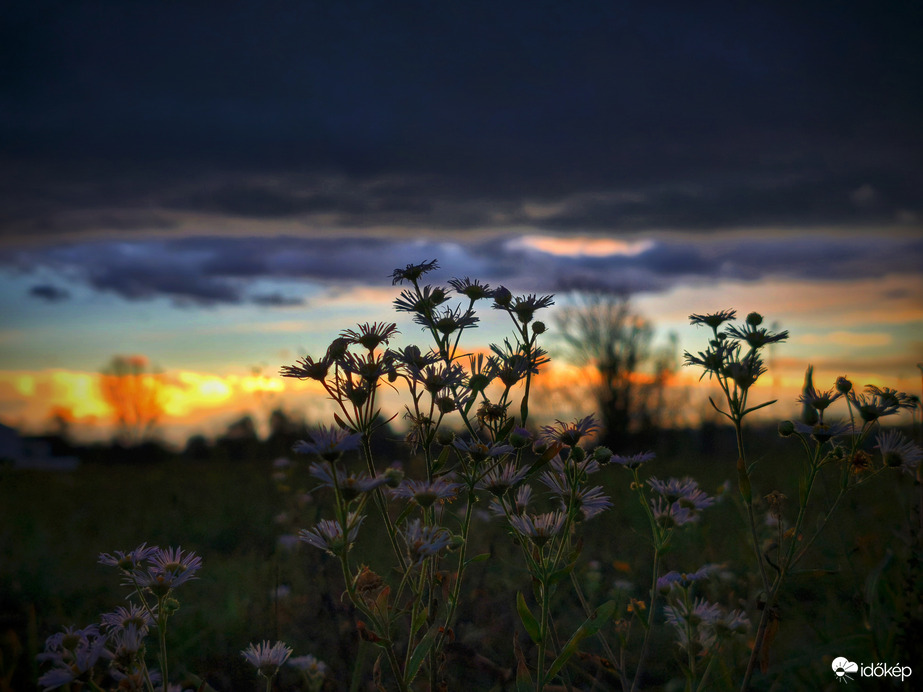 Korábbra tevődött az amúgy is korai sötétedés