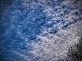 Zavaros, kavargó felhőzet