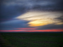 Naplemente a mediterrán ciklon ránk tekeredett felhőzetével