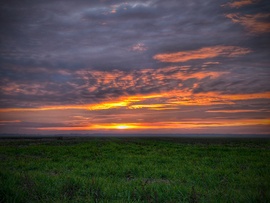 Meseszép november végi naplemente előszele