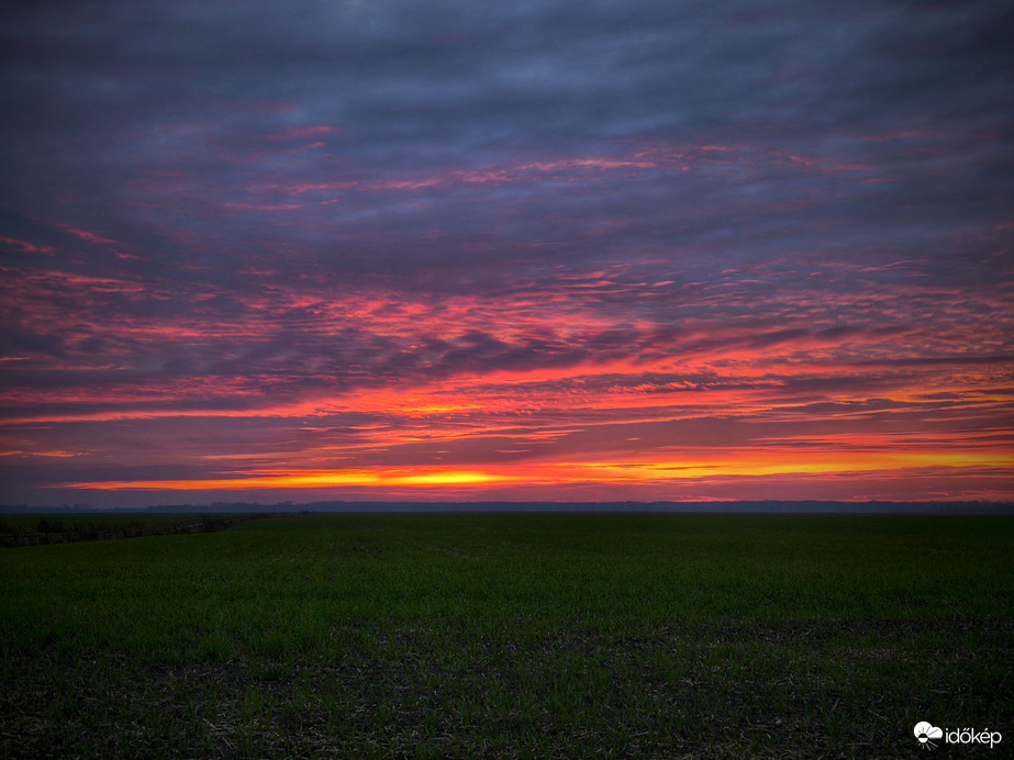 Kibontakozó Kelvin–Helmholtz hullámok a novemberi naplementében