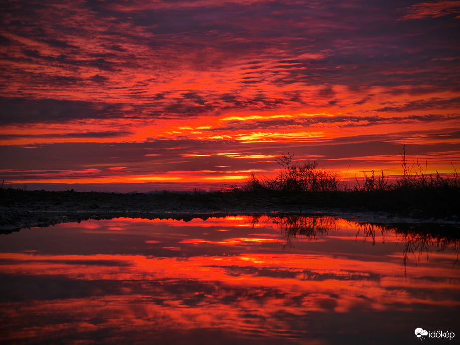 Novemberi alkonyat tüzes tükre