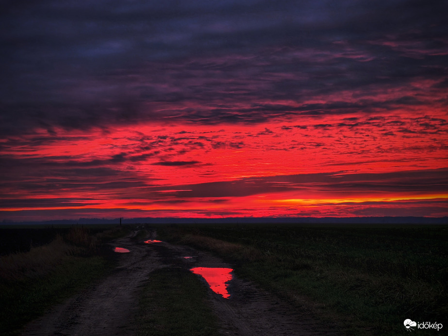 Lassan elköszönő égi színvarázs