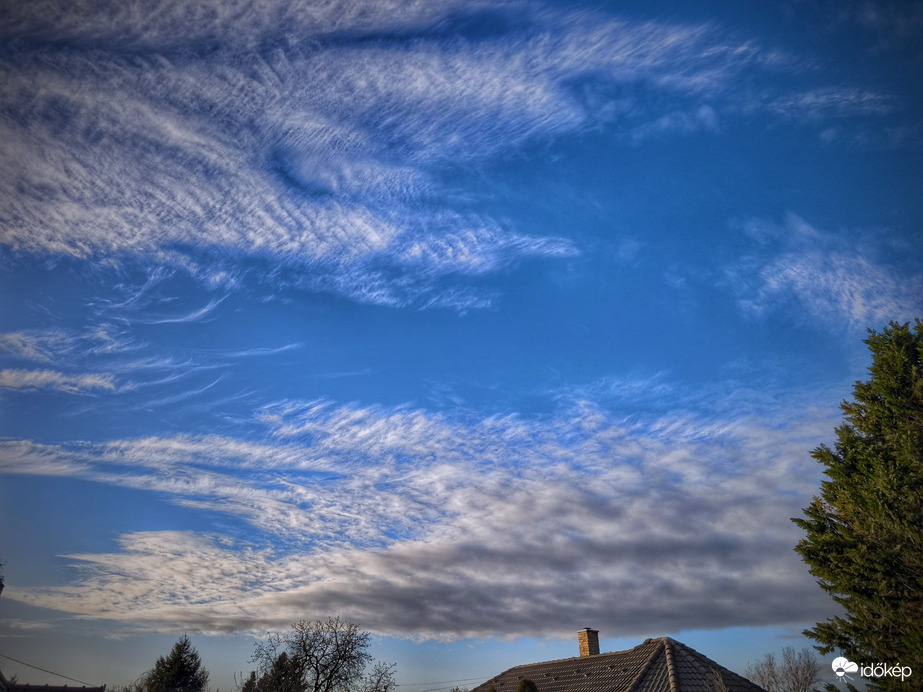 Kibontakozó felhővarázs advent második vasárnapján