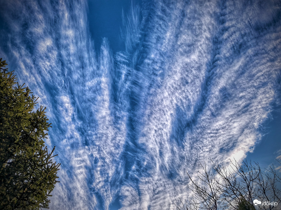Rövid idejű, de annál látványosabb felvonulás
