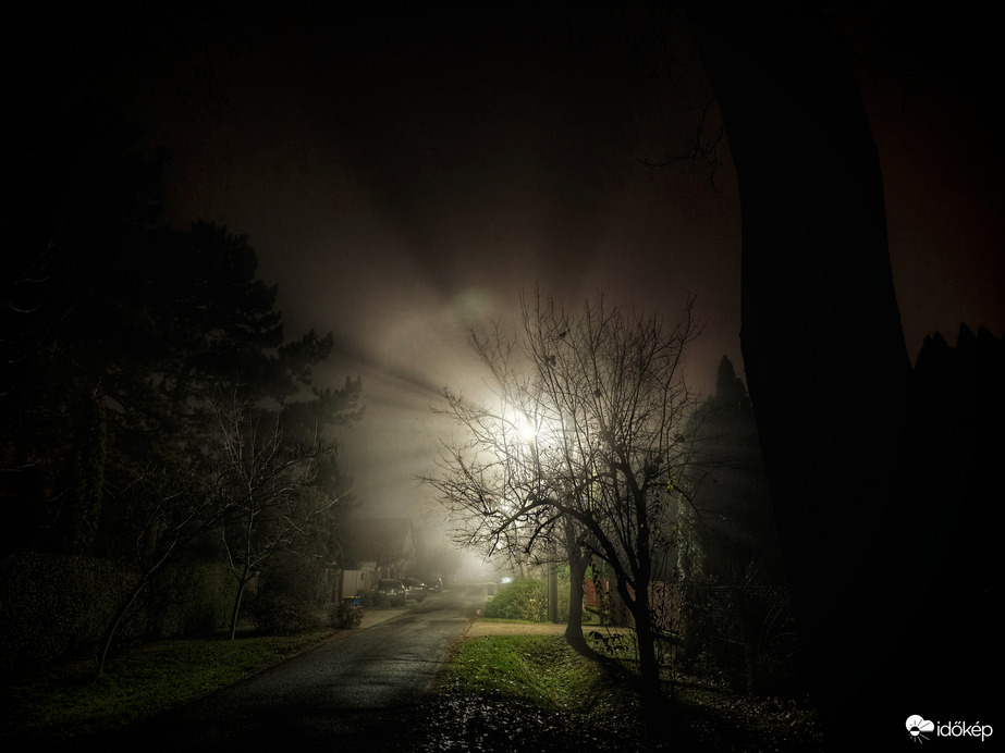 Olyan kilátástalan ködös idő vette kezdetét, mint ez az utca...