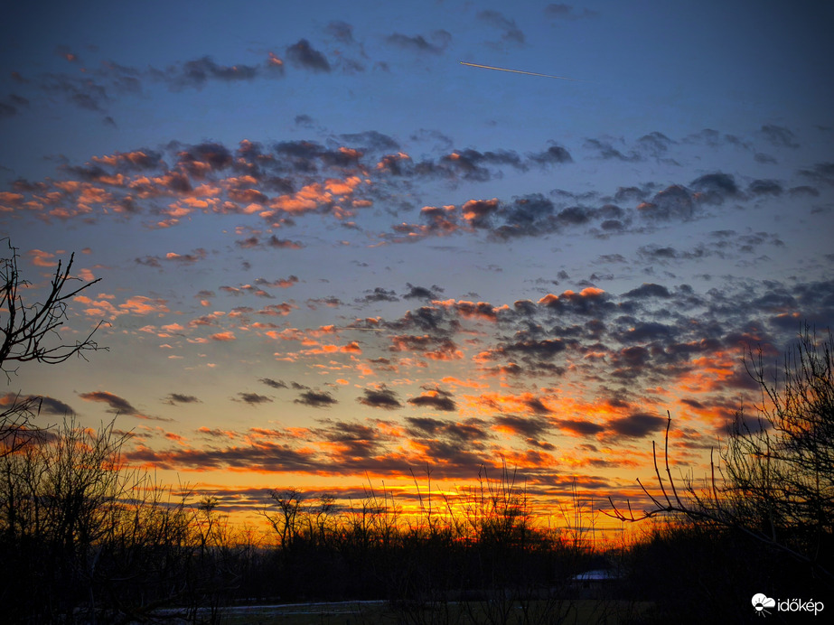 Év eleji Kelvin-Helmholtz hullámzás a naplementében