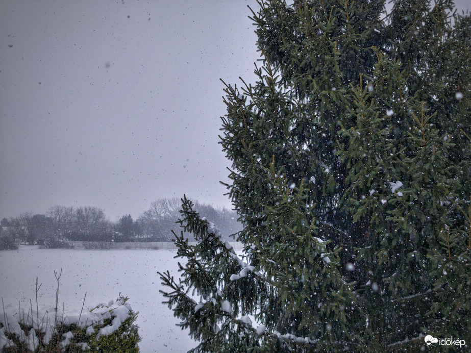 Végre nem éjjel kezdett szakadni a hó