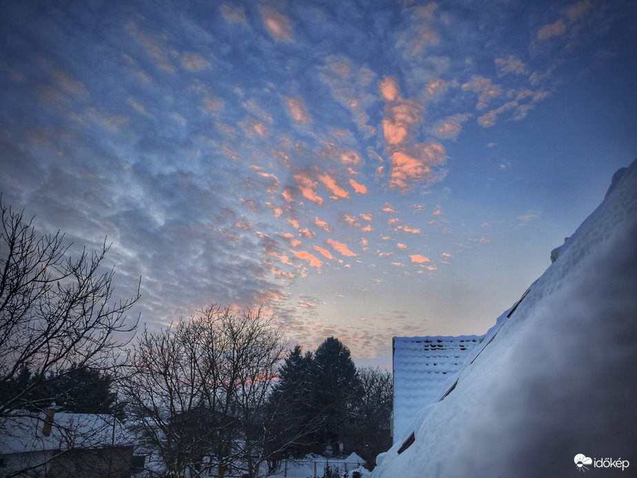 Havas, felhős naplemente