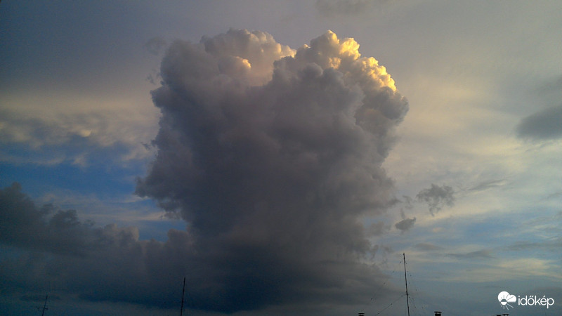 Mai  felhőkép