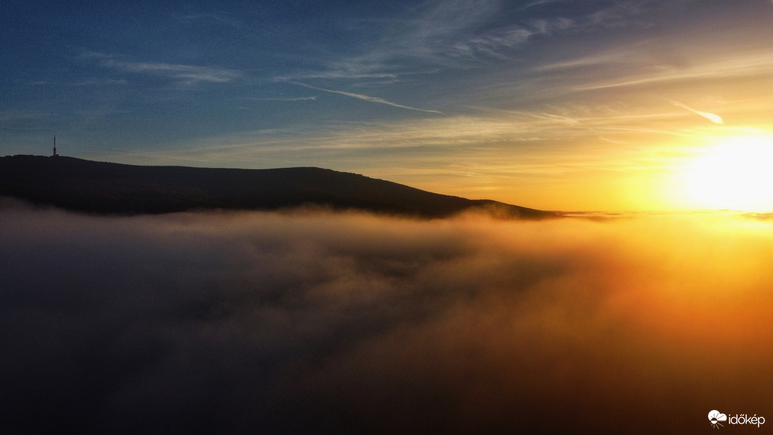 Napfelkelte Kékesen