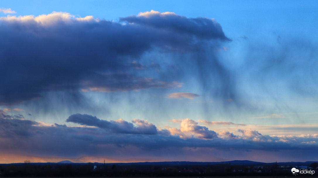 Földig ér a lába....