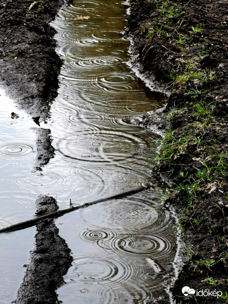 Esik eső karikára...