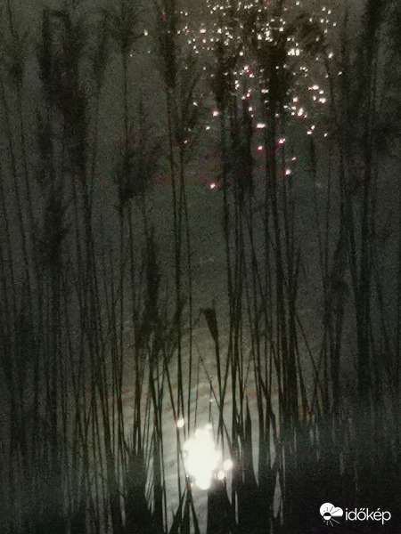 Reszket a hold a tó vizén...