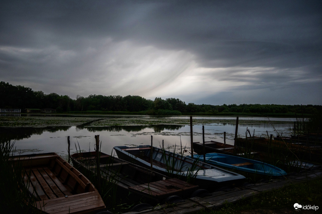 Sugarak a Tisza felett