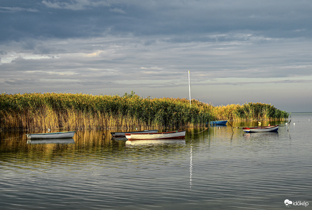 Festői reggel a parton 