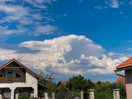 Magasba törő zivatarfelhők Szamosdarán