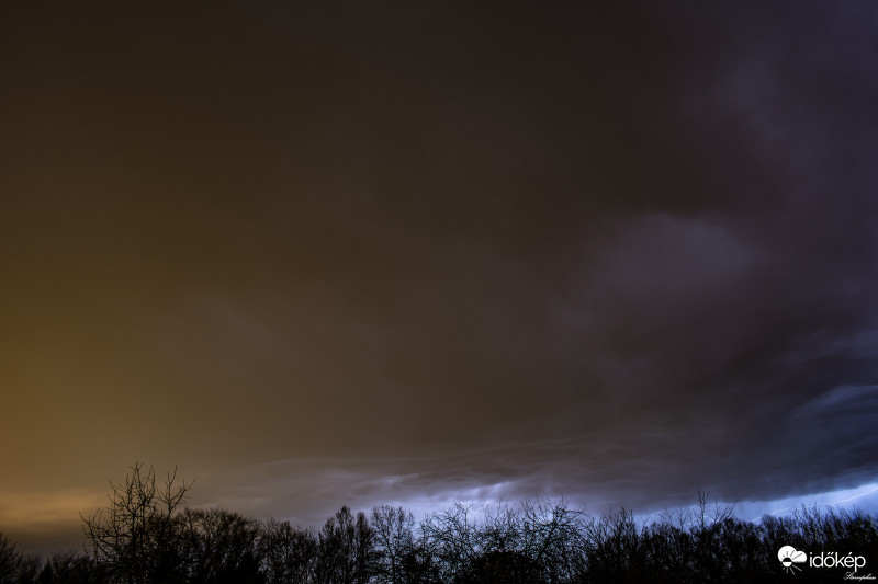 Az első idei zivatar érkezése