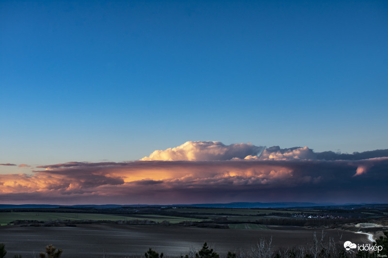 Északon vonuló intenzív záporok