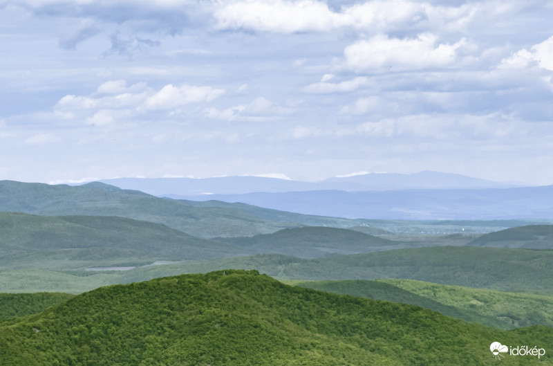 Magas-Tátra havas csúcsai Dobogókőről