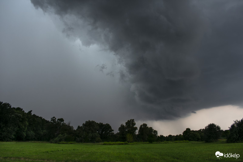 Peremes érkező Bp-re