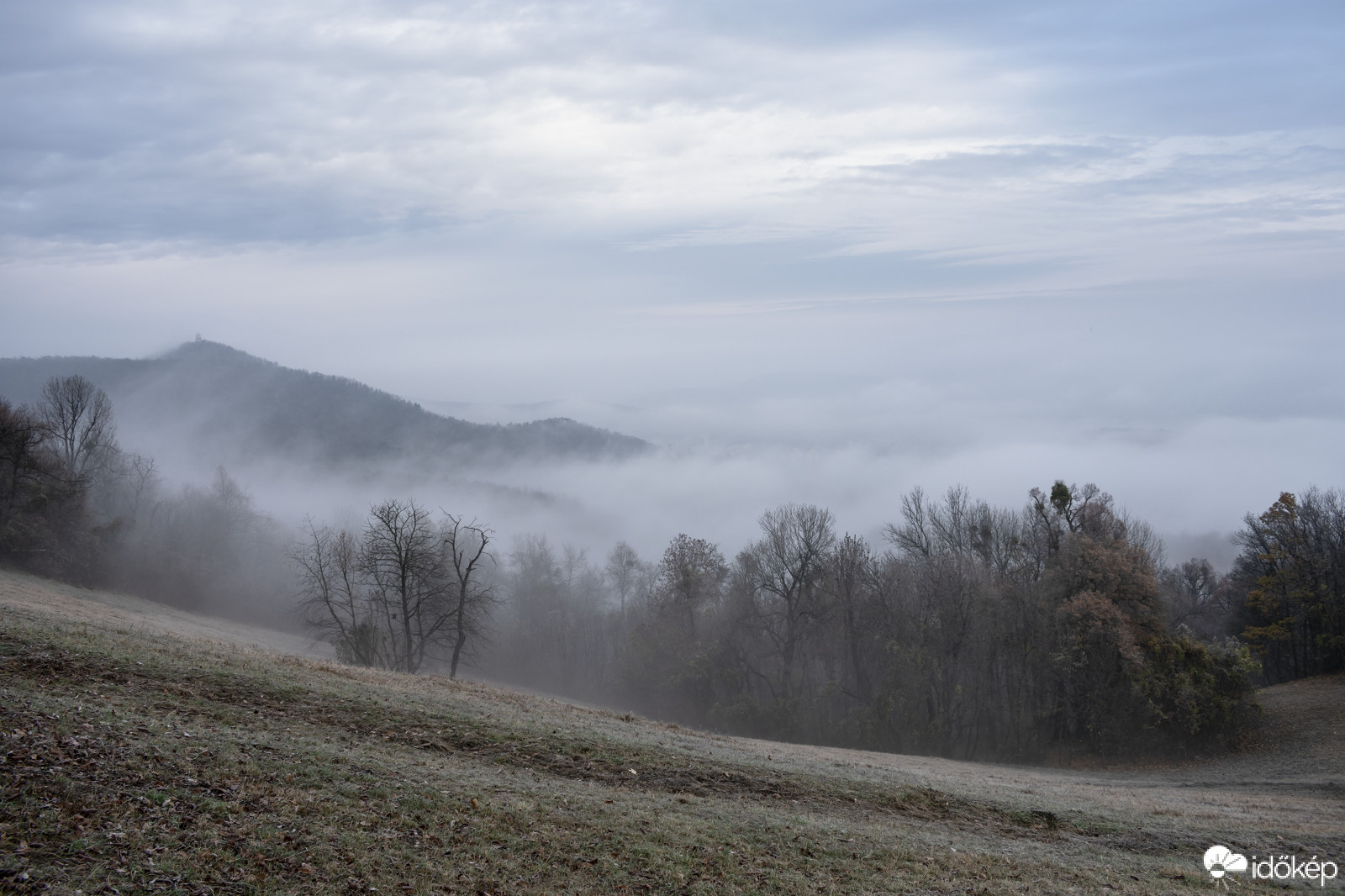 Ködös kilátás Normafától ma reggel János-hegy és környékére
