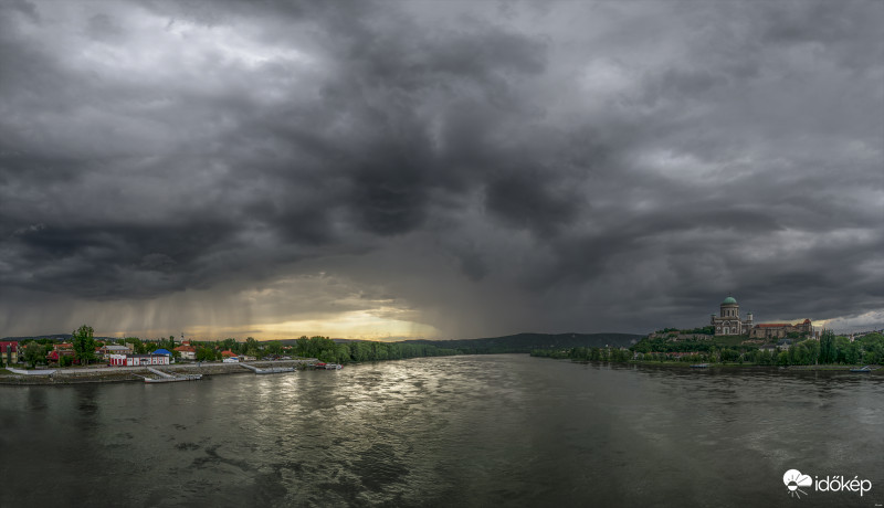 Zivataros este Párkányban (2. panoráma)