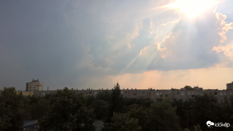 vihar előtt