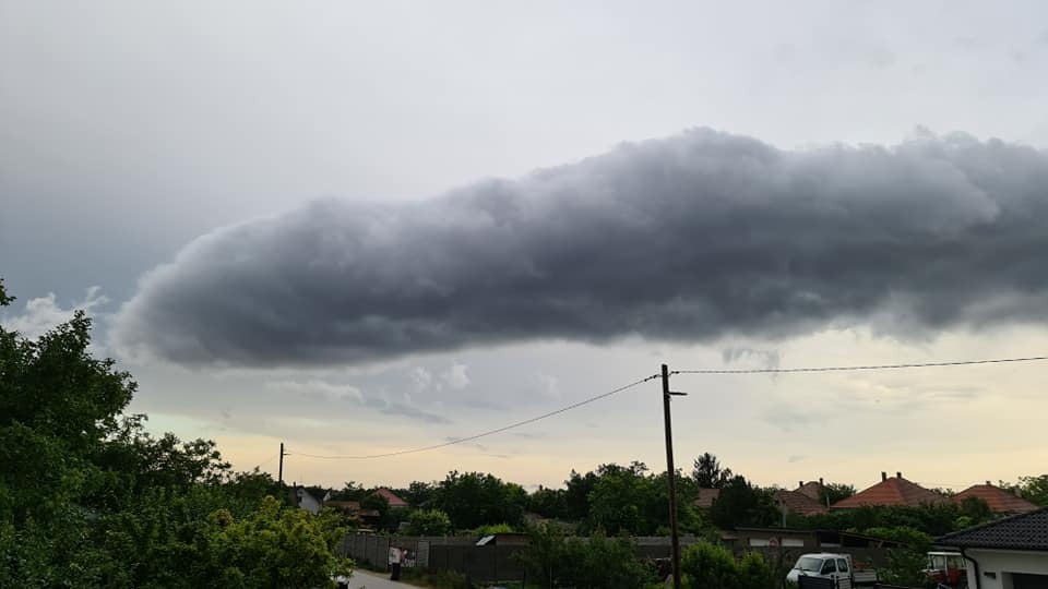 Görgőfelhő reggelről