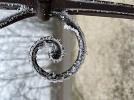 Zúzmarával csipkézve