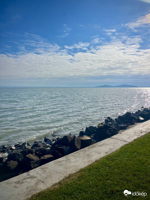 Mai napos felhős hullámzó :)
