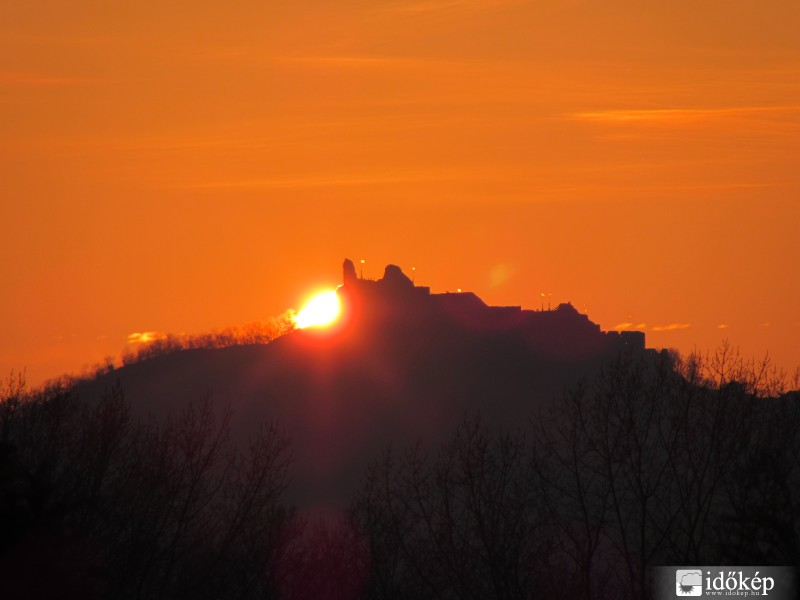 Naplemente a szigligeti várnál
