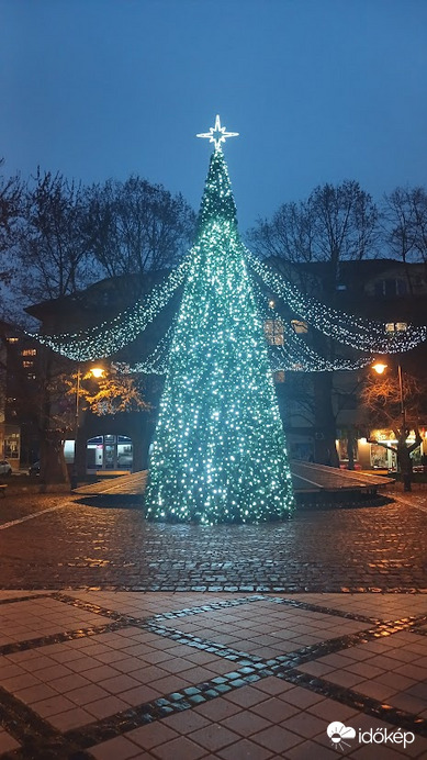 Meghitt, boldog, békés karácsonyi ünnepeket kÍvánok Mindenkinek! :)