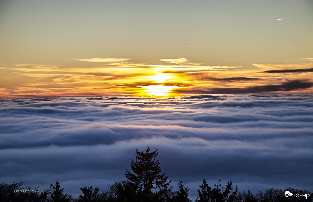 Naplemente az ország legmagasabb pontjáról 