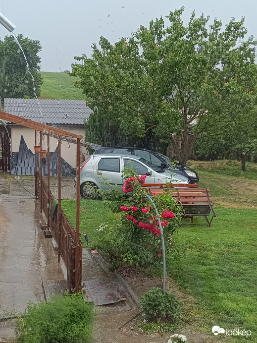 Eszteregnye