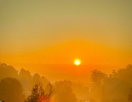 Ködös homályban ébred az új nap