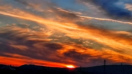 Mozgalmas égbolt naplemente előtt_2