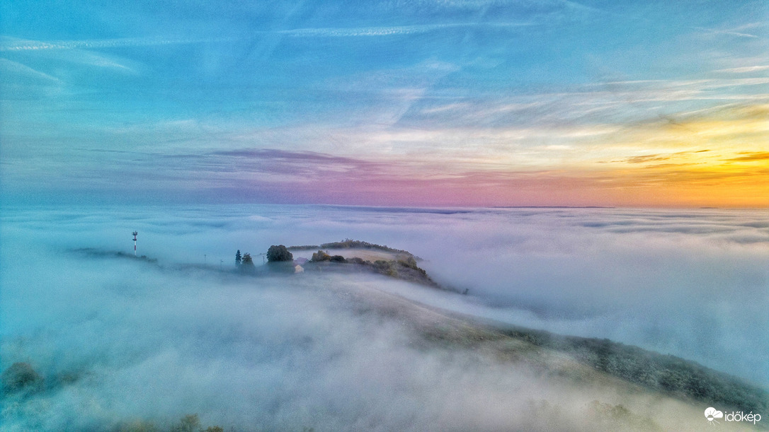 Reggeli ködös napkelte 
