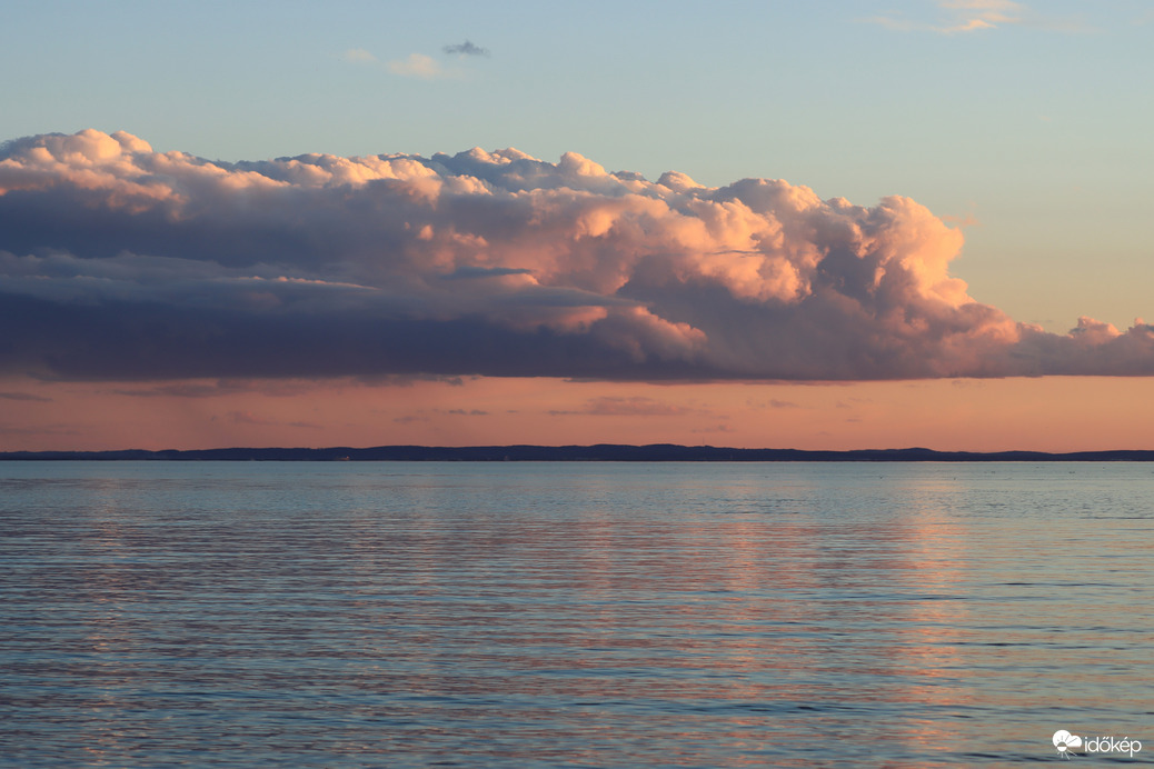 RÓZSASZÍNŰ HABOS FELHŐK